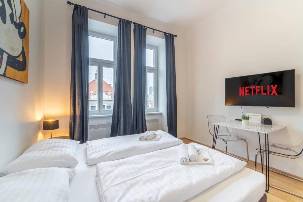 Josef'S Home I Mickey Mouse Apartment Wenen Buitenkant foto